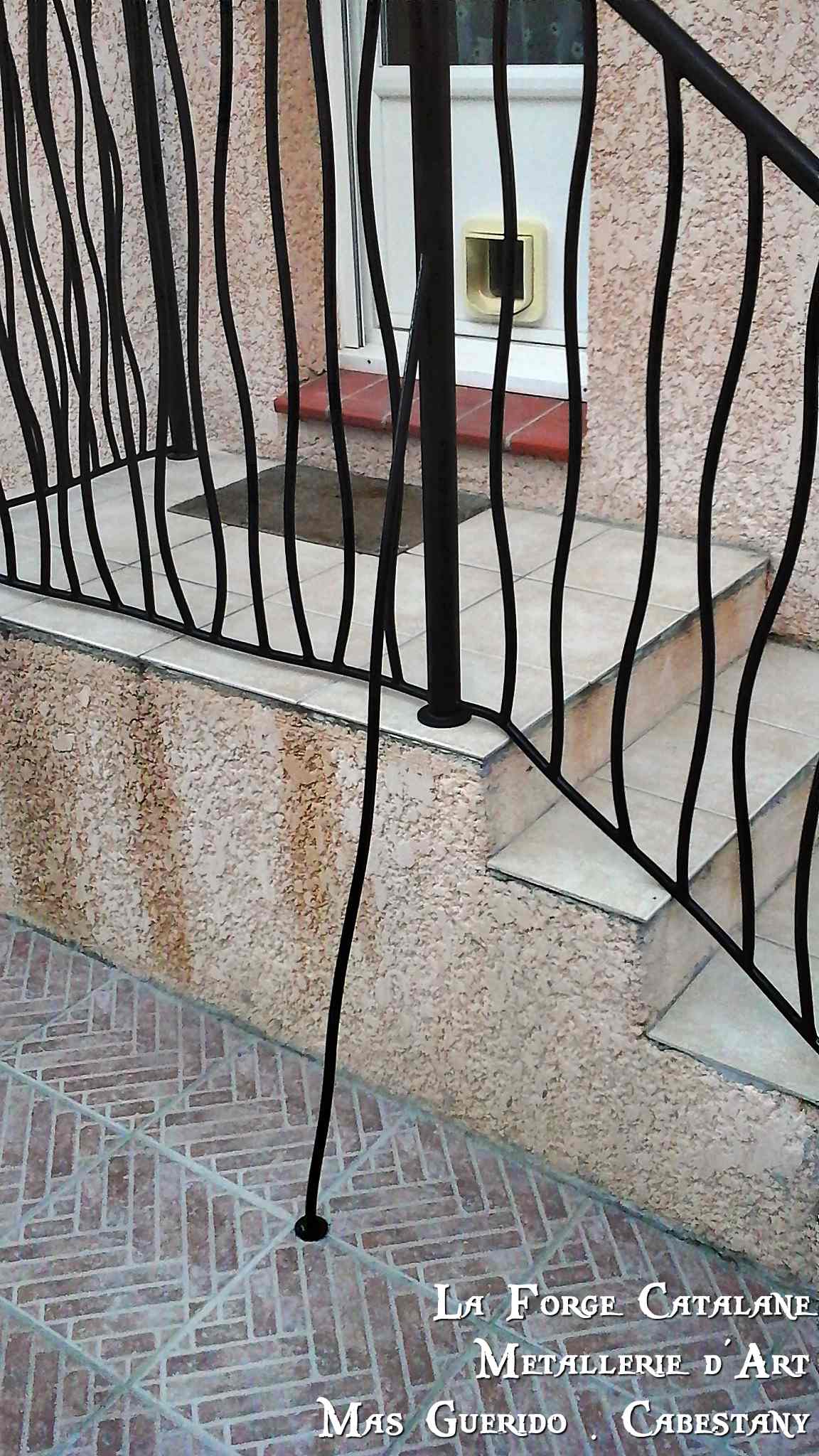 rambarde rampant rampe garde corps barreaux effet tordu detail fer La Forge Catalane.jpg